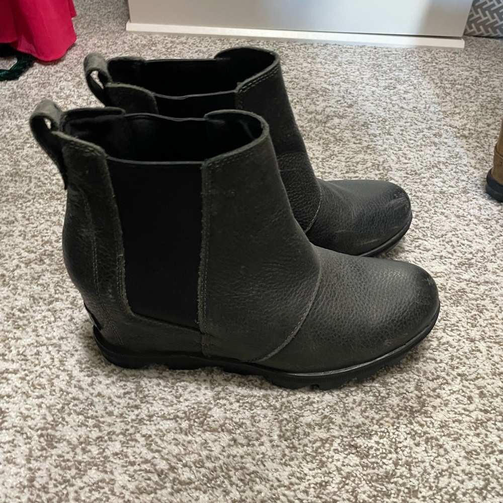 Sorel Joan of artic boots size 10.5. Gray leather.